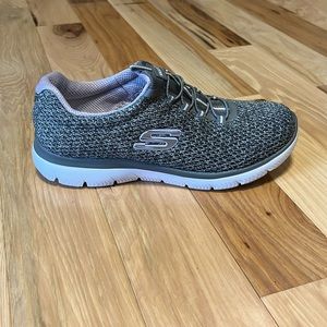 Women’s sketchers sneakers, size 7